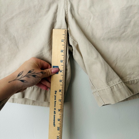 L.L. bean signiture standard fit cream colored khakis shorts men’s 35 - Picture 5 of 9